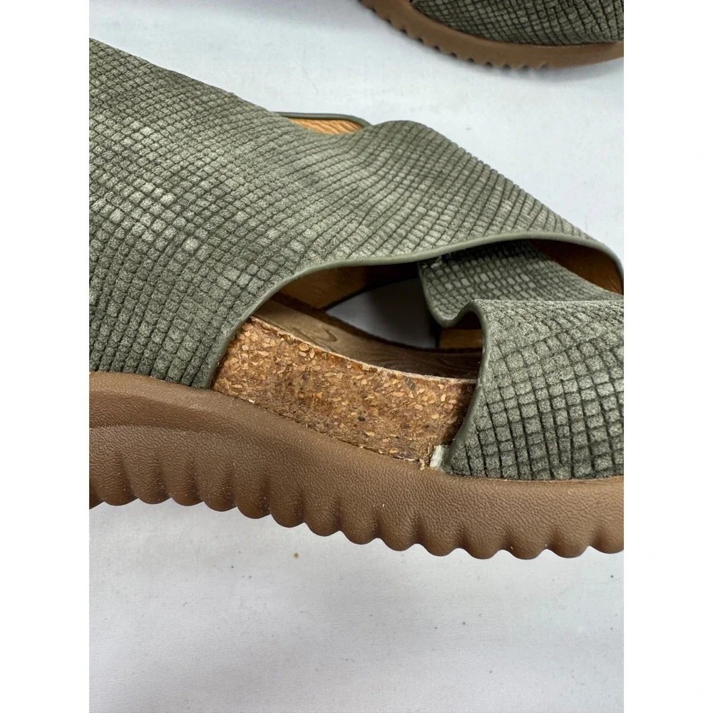Bionica Cybele Wedge‎ Sandals Women 8.5 Green Leather Textured Boho Beach